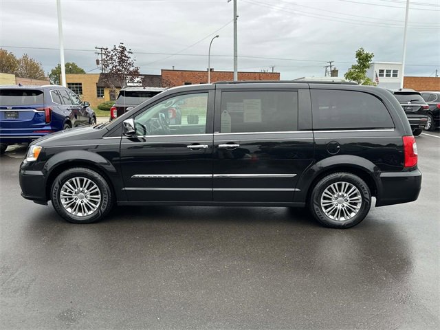 2014 Chrysler Town & Country photo 8