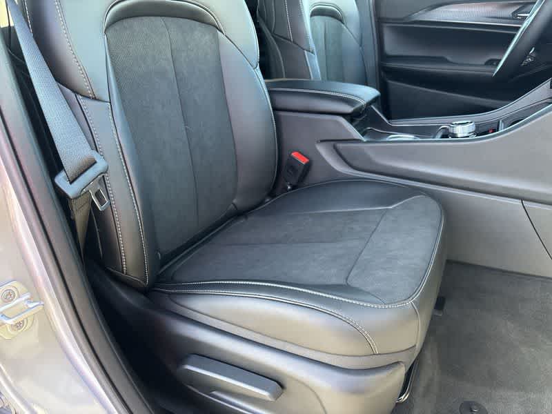 2025 Jeep Grand Cherokee Altitude photo 16