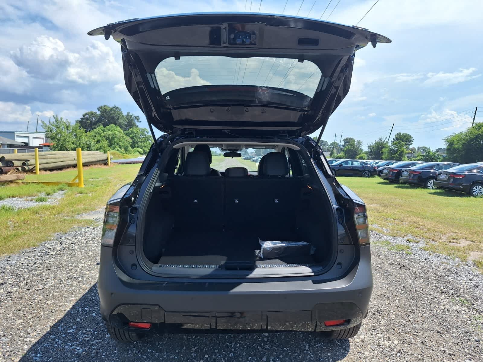 2025 Nissan Kicks SR photo 25