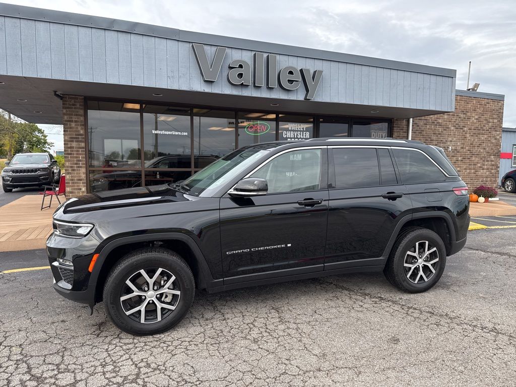 2023 Jeep Grand Cherokee Limited photo 2