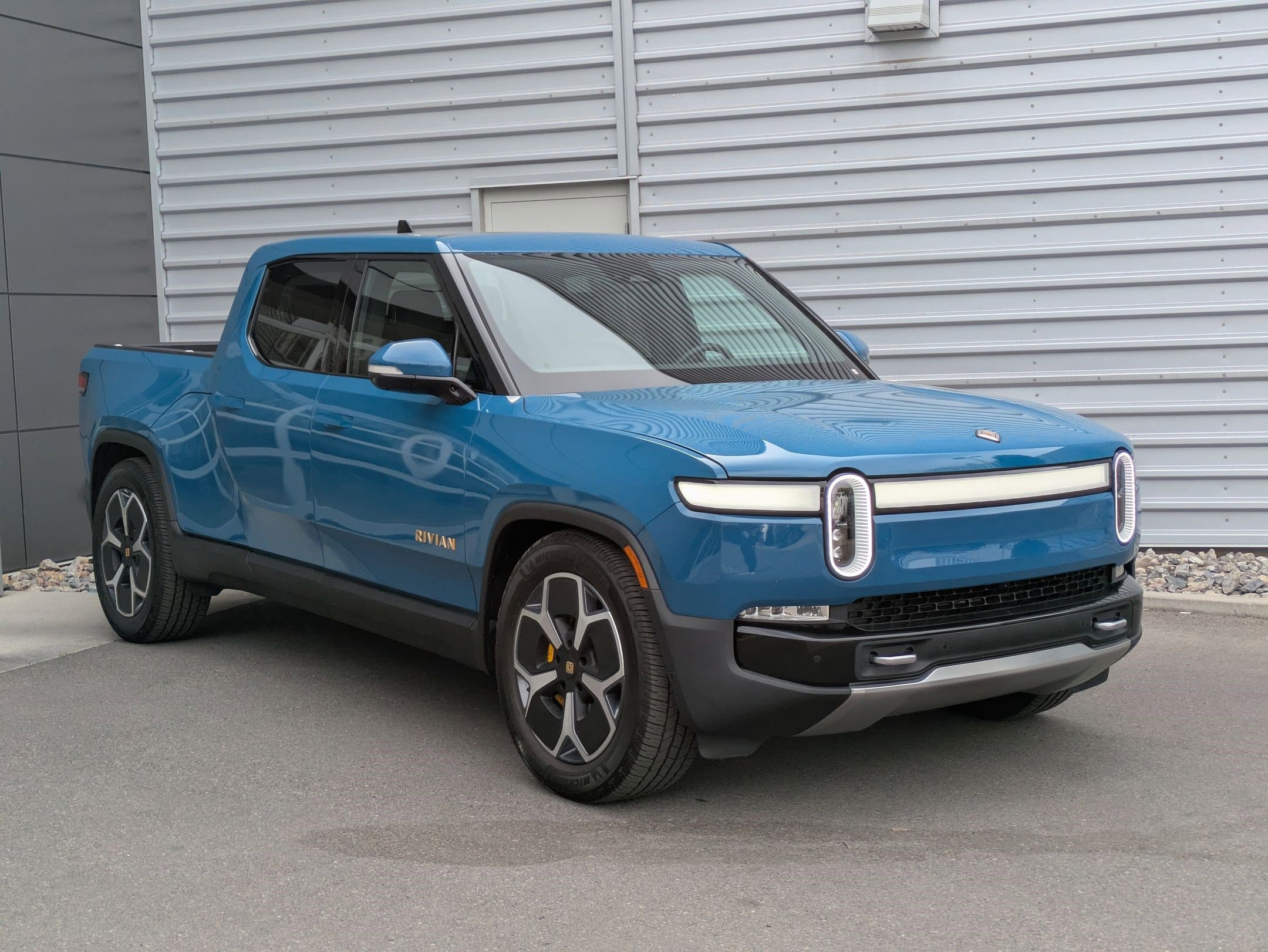 2022 Rivian R1T Adventure photo 7