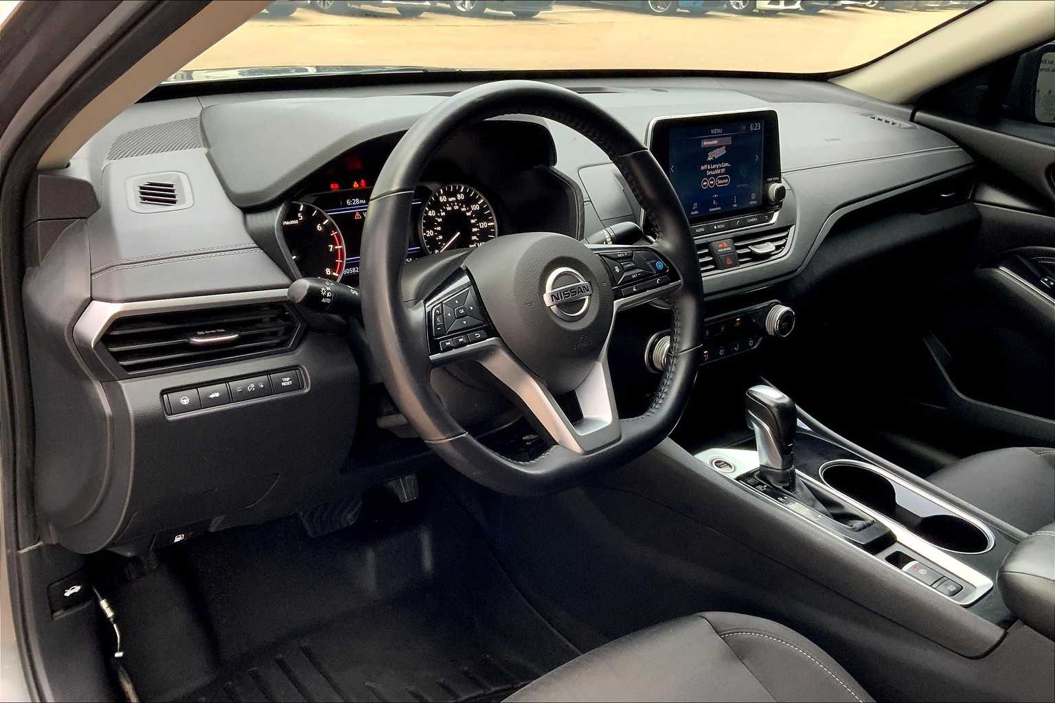 2021 Nissan Altima 2.5 SV photo 16