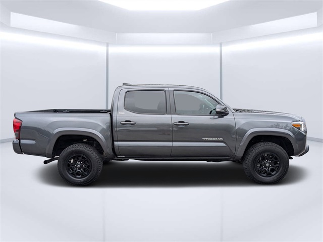 2022 Toyota Tacoma SR5 photo 2