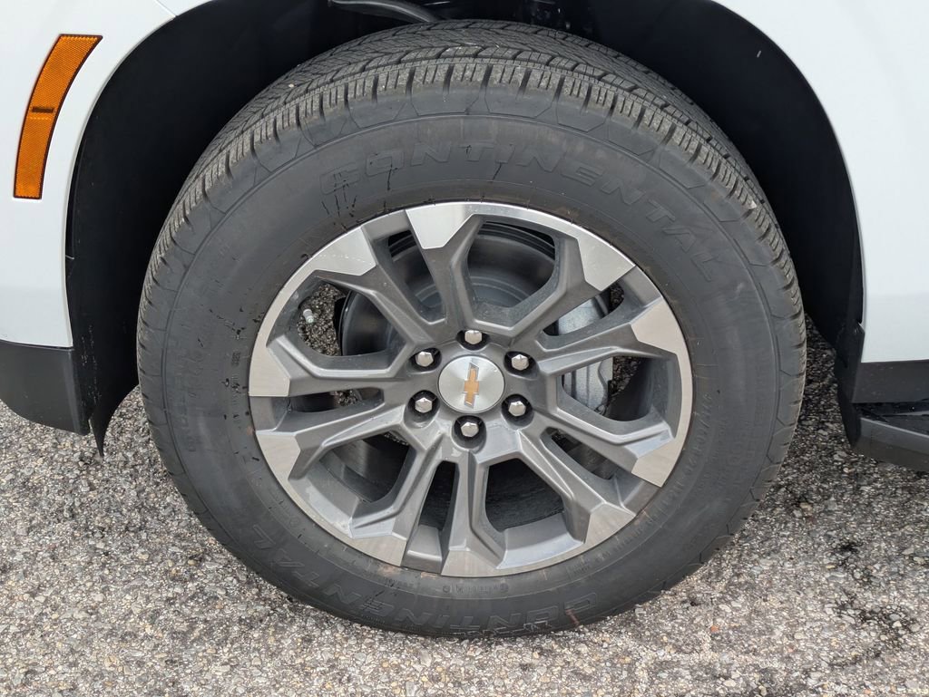 2026 Chevrolet Suburban LT photo 8