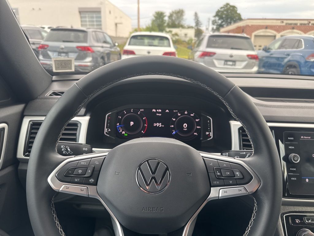 2022 Volkswagen Atlas Cross Sport SE Technology photo 25