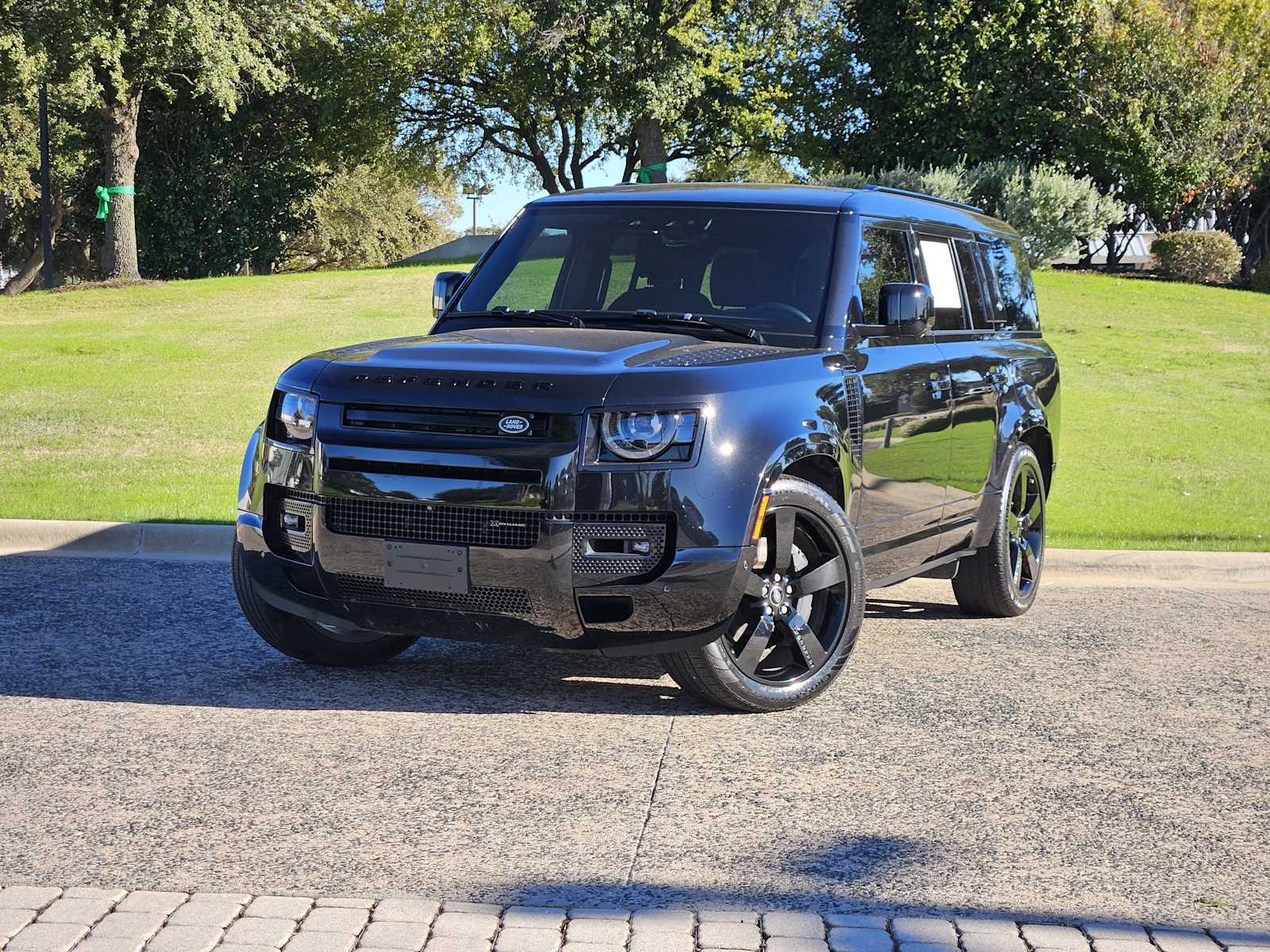 2023 Land Rover Defender X-Dynamic SE's photo