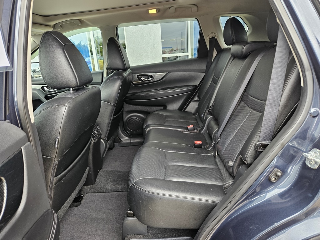 2016 Nissan Rogue SL photo 13