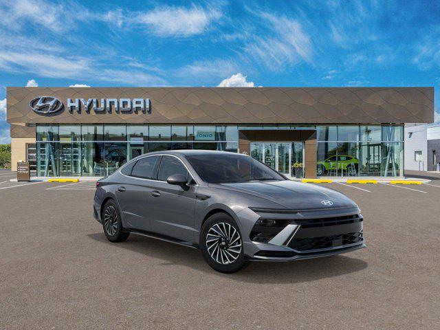 2025 Hyundai Sonata Hybrid SEL photo 2