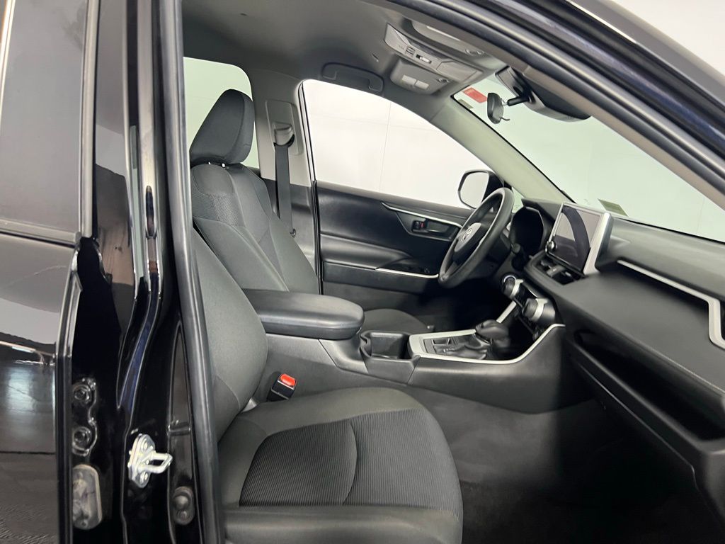 2024 Toyota RAV4 LE photo 18