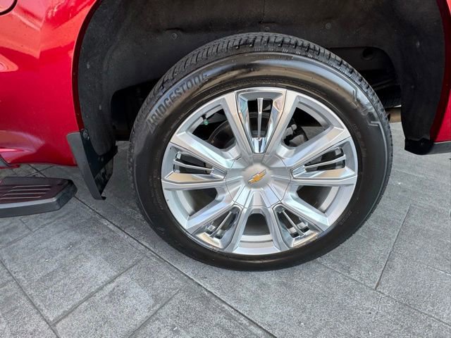 2023 Chevrolet Silverado 1500 High Country photo 3