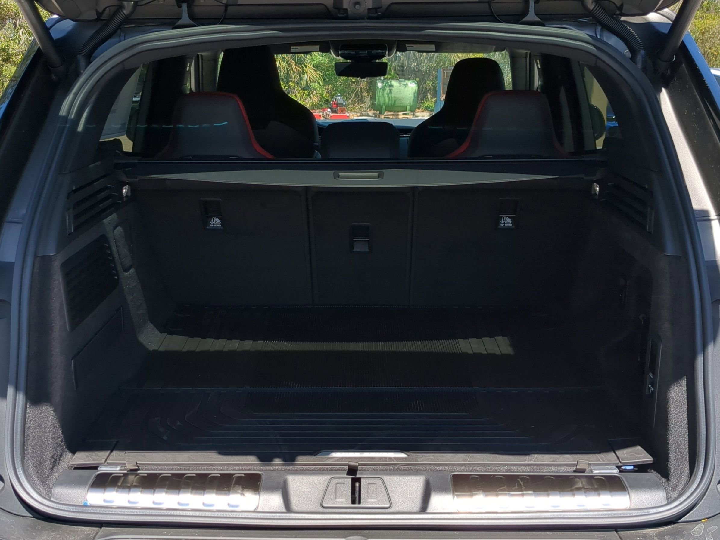 2025 Land Rover Range Rover Sport photo 6