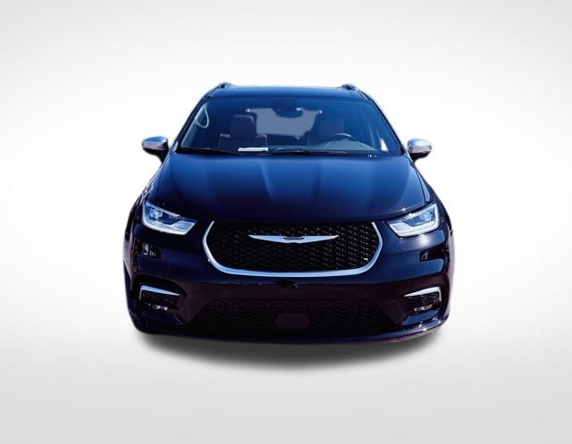 2026 Chrysler Pacifica Pinnacle photo 2