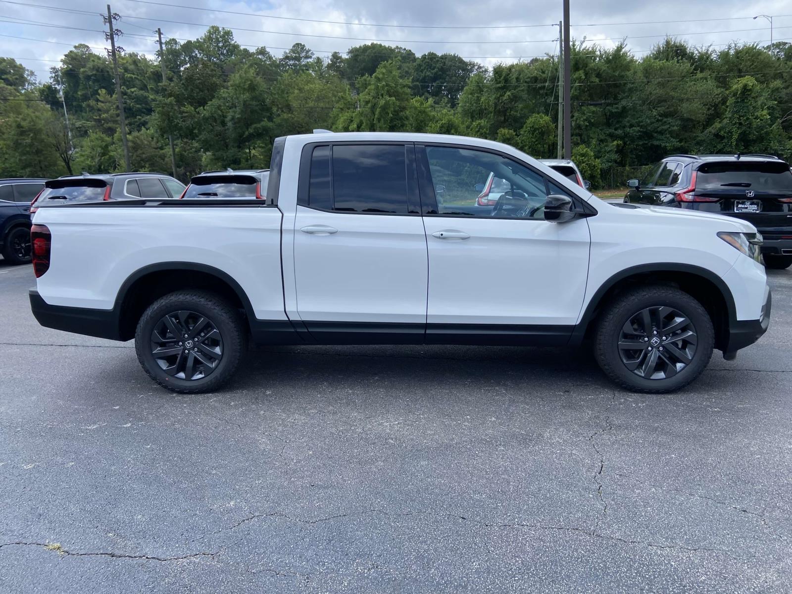 2025 Honda Ridgeline Sport photo 2