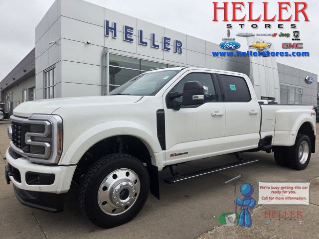 2025 Ford F-450 Super Duty Platinum's photo