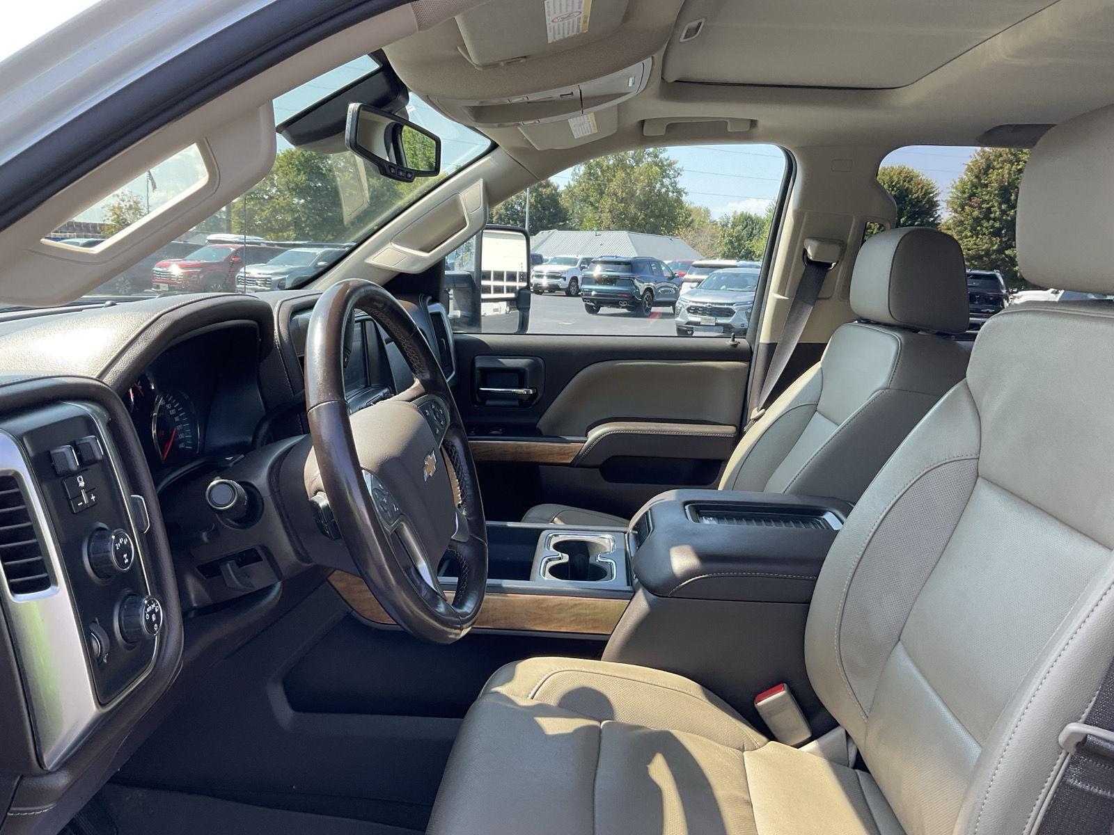 2019 Chevrolet Silverado 3500HD LTZ photo 9