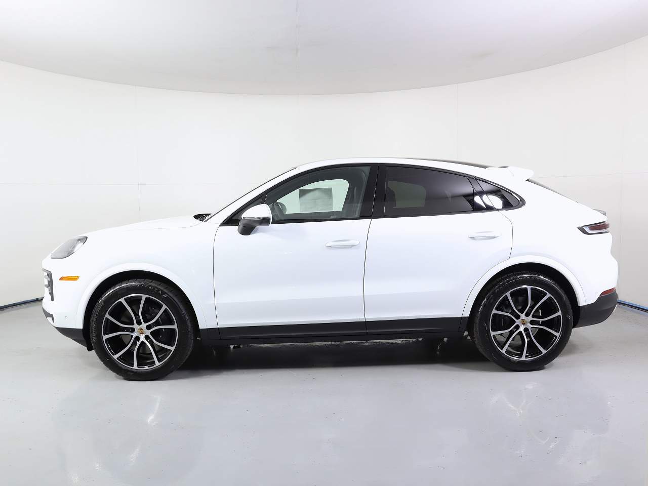 2025 Porsche Cayenne Coupe photo 2