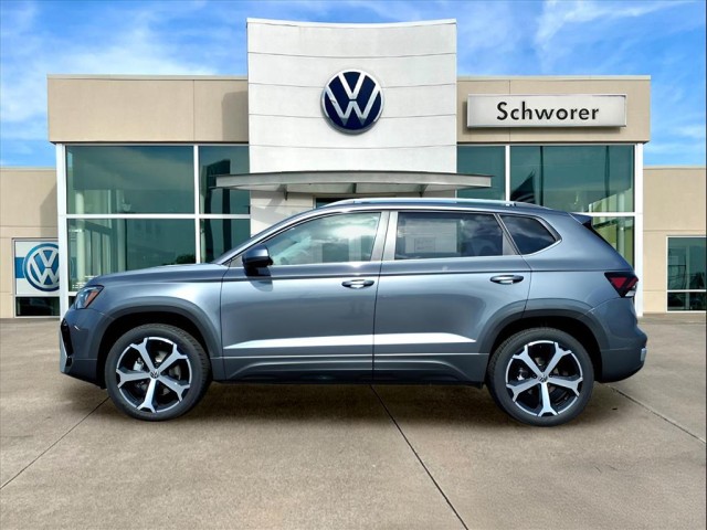 2025 Volkswagen Taos SEL's photo
