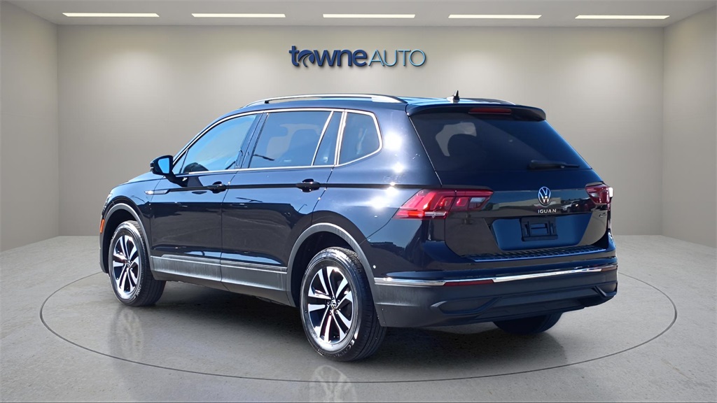 2022 Volkswagen Tiguan S photo 2