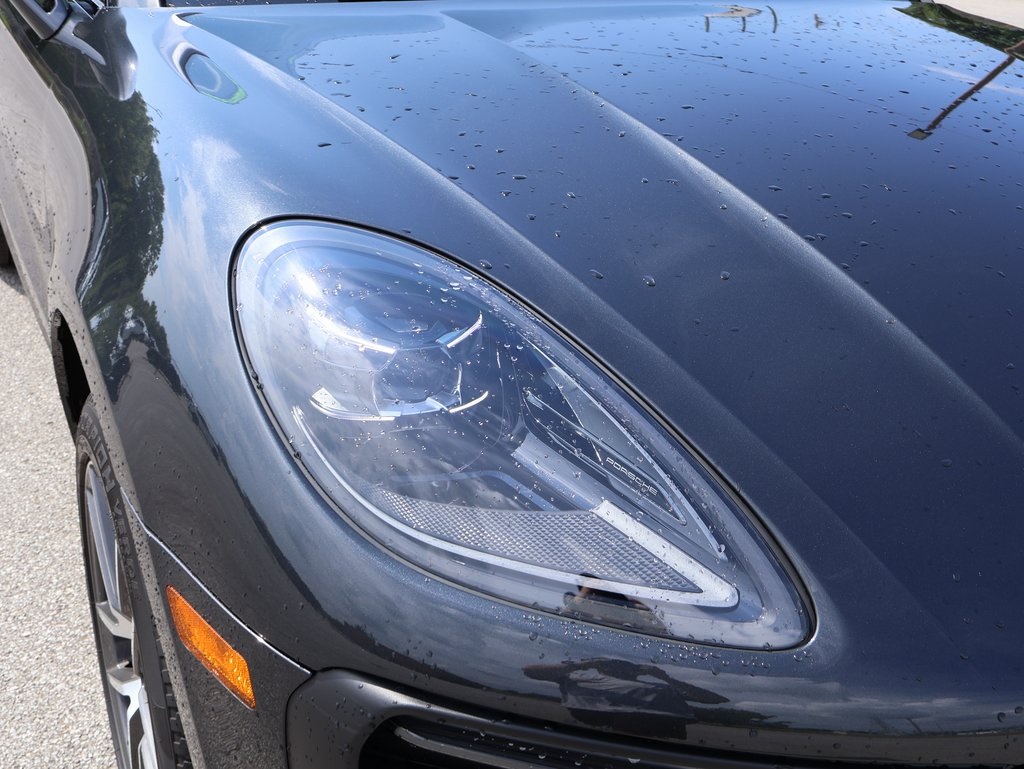 2025 Porsche Macan T photo 12