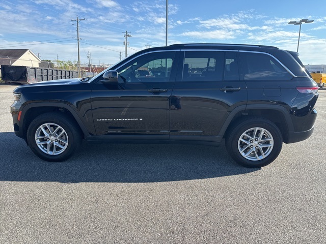 2023 Jeep Grand Cherokee Laredo photo 5