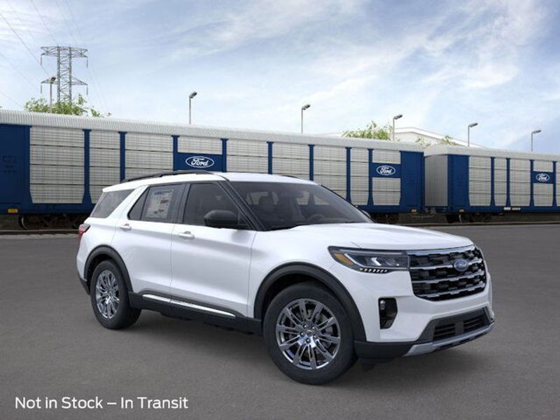 2025 Ford Explorer photo 5