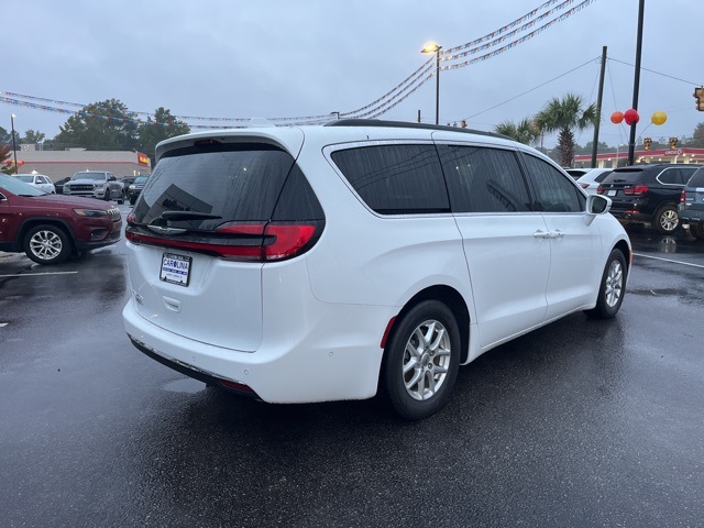 2022 Chrysler Pacifica Touring L photo 3