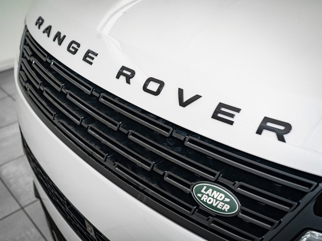2025 Land Rover Range Rover Sport SE photo 3