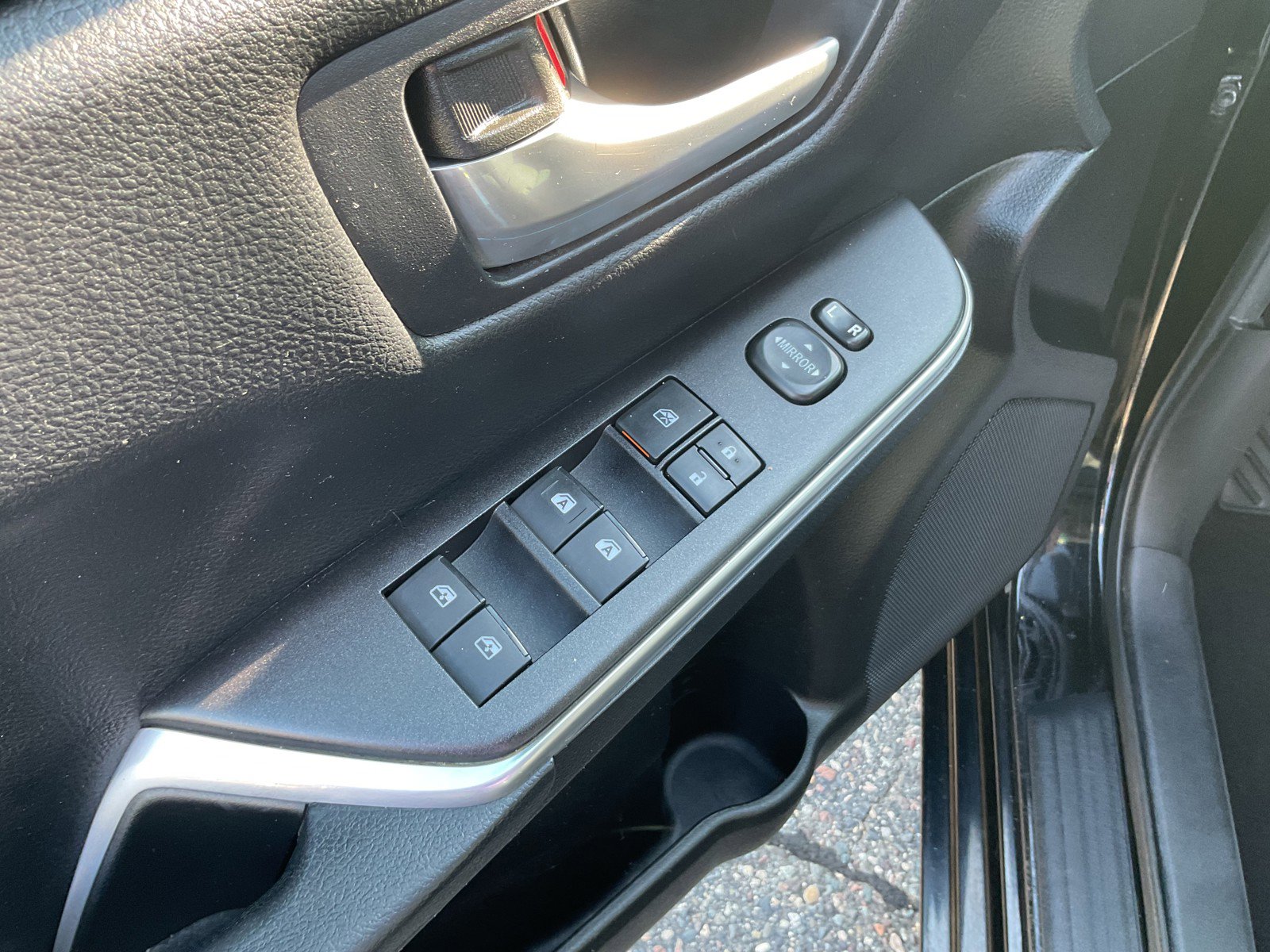 2016 Toyota Camry SE photo 20