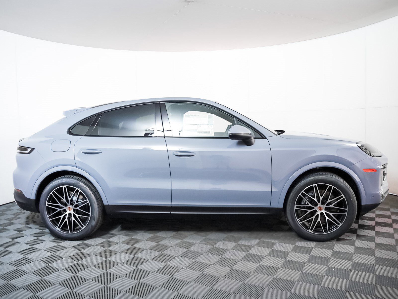 2025 Porsche Cayenne Coupe photo 9