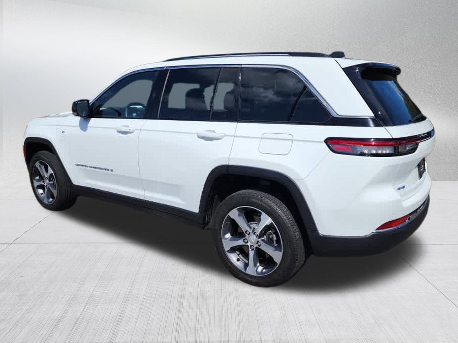 2022 Jeep Cherokee Limited 4xe photo 3