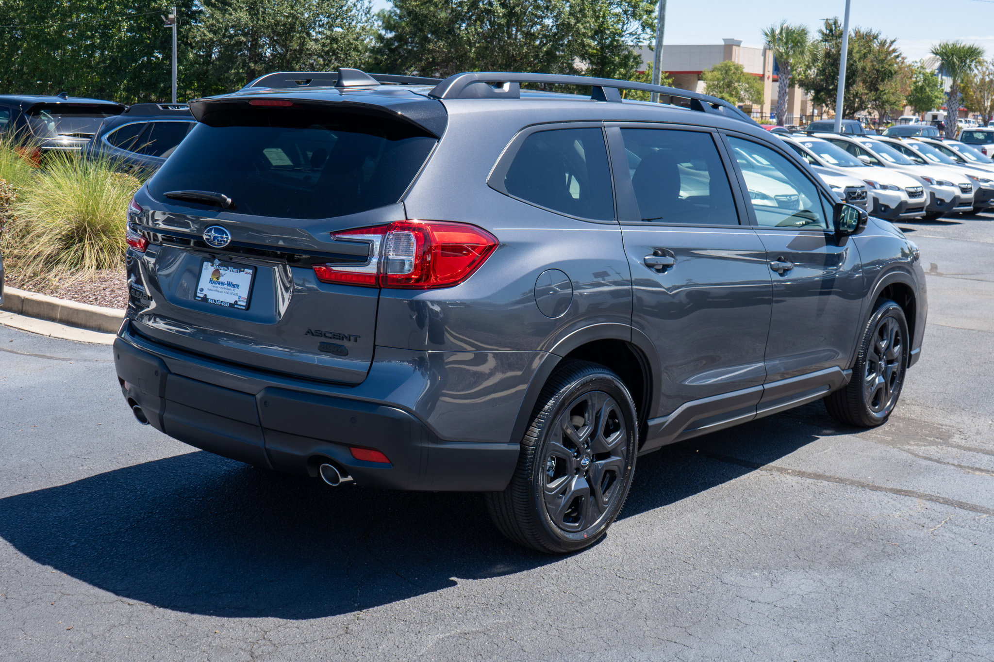 2025 Subaru Ascent Onyx Edition Touring photo 3