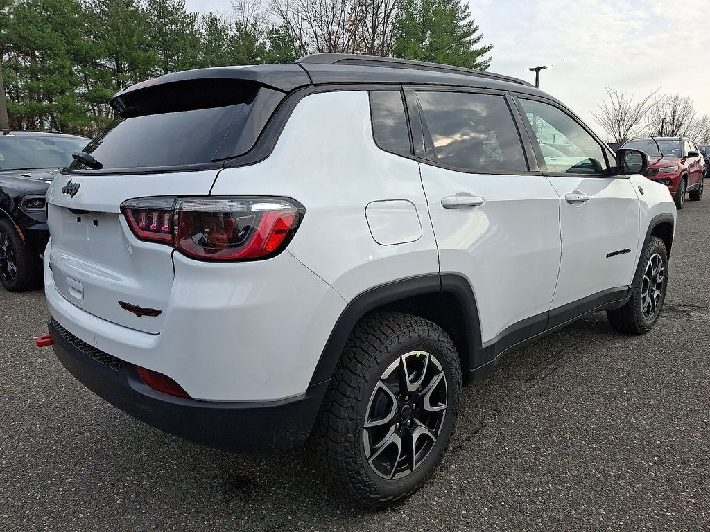 2026 Jeep Compass Trailhawk photo 4
