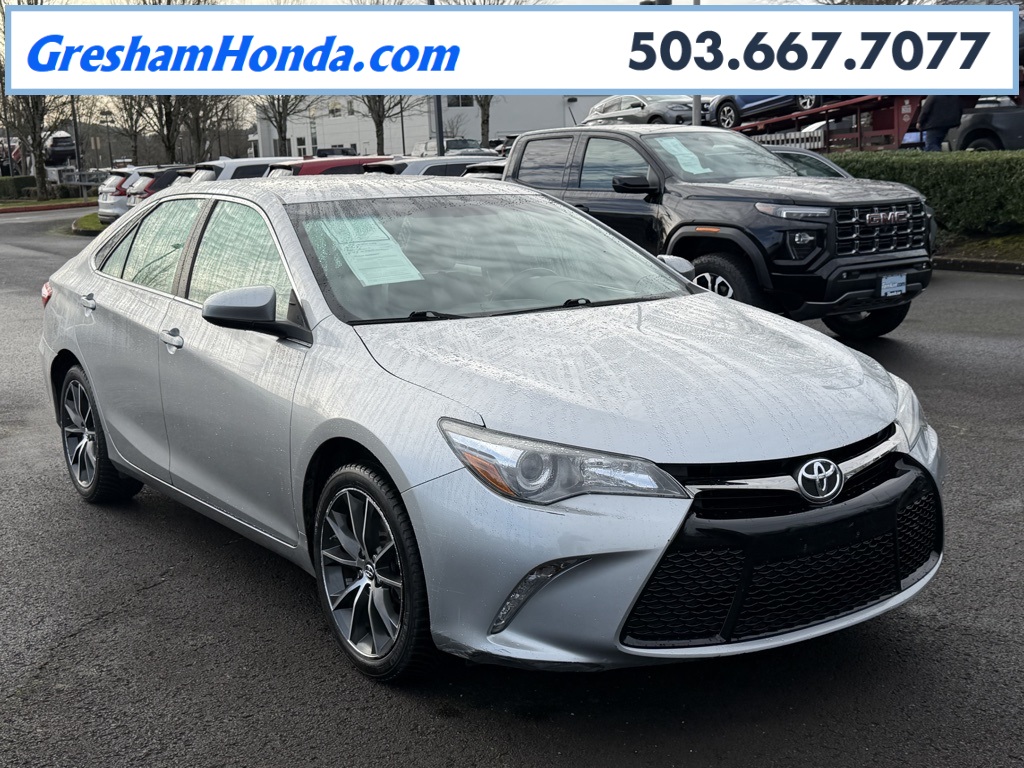 2016 Toyota Camry XSE's photo