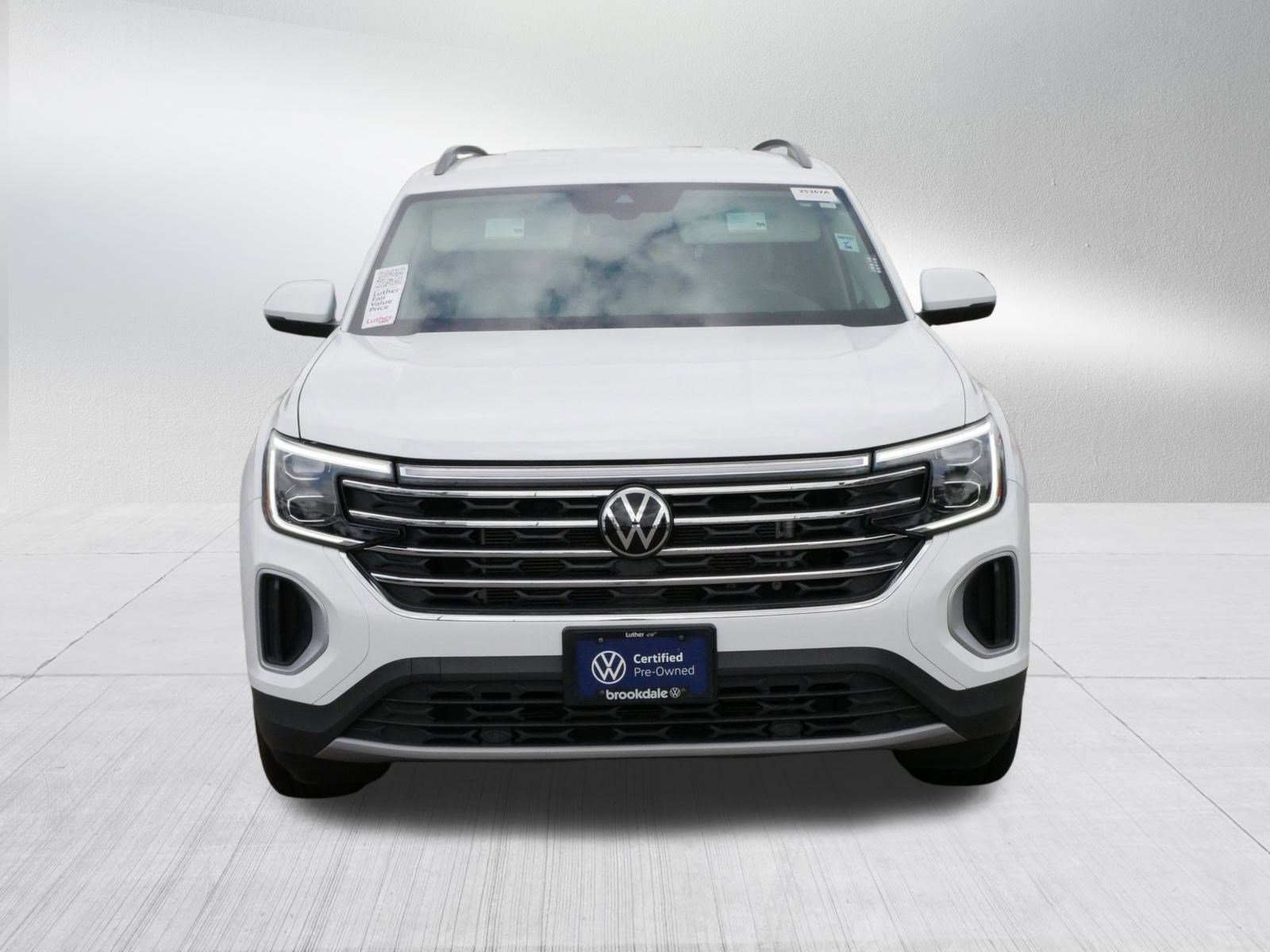 2024 Volkswagen Atlas SE photo 2