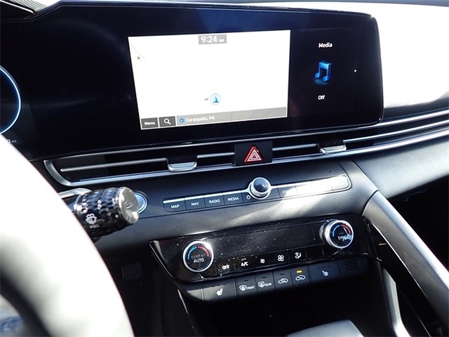 2025 Hyundai Elantra Limited photo 16