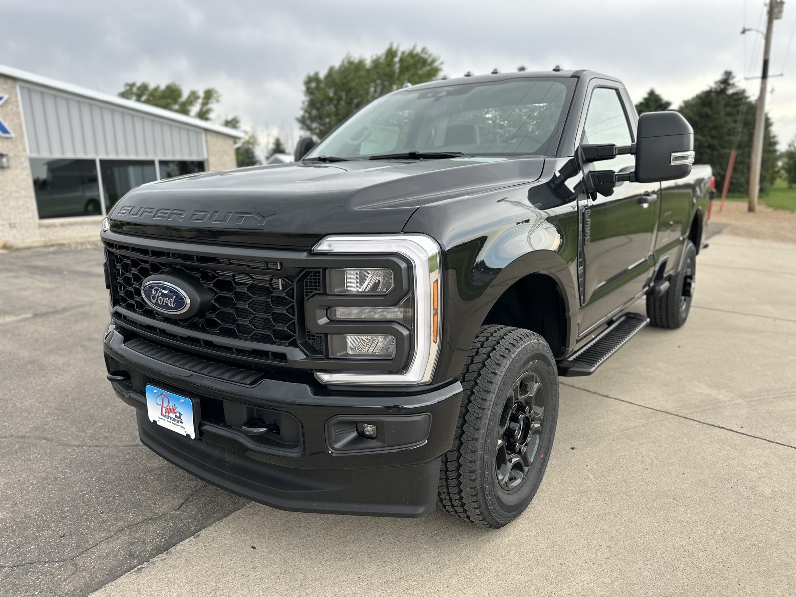 2025 Ford F-350 XL photo 2
