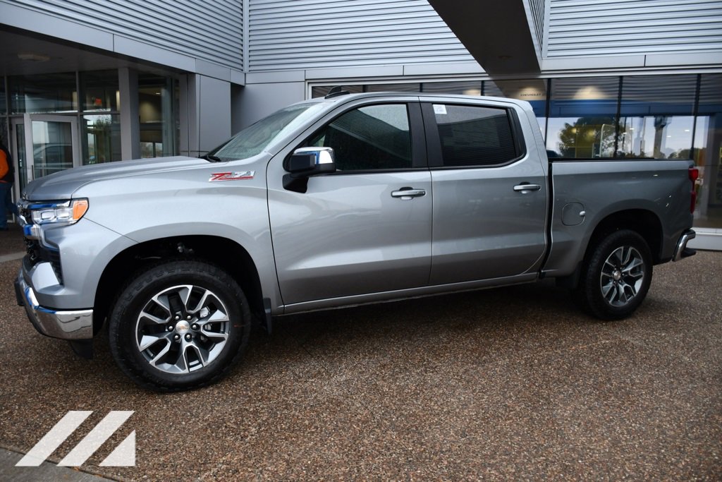 2026 Chevrolet Silverado 1500 LT photo 2