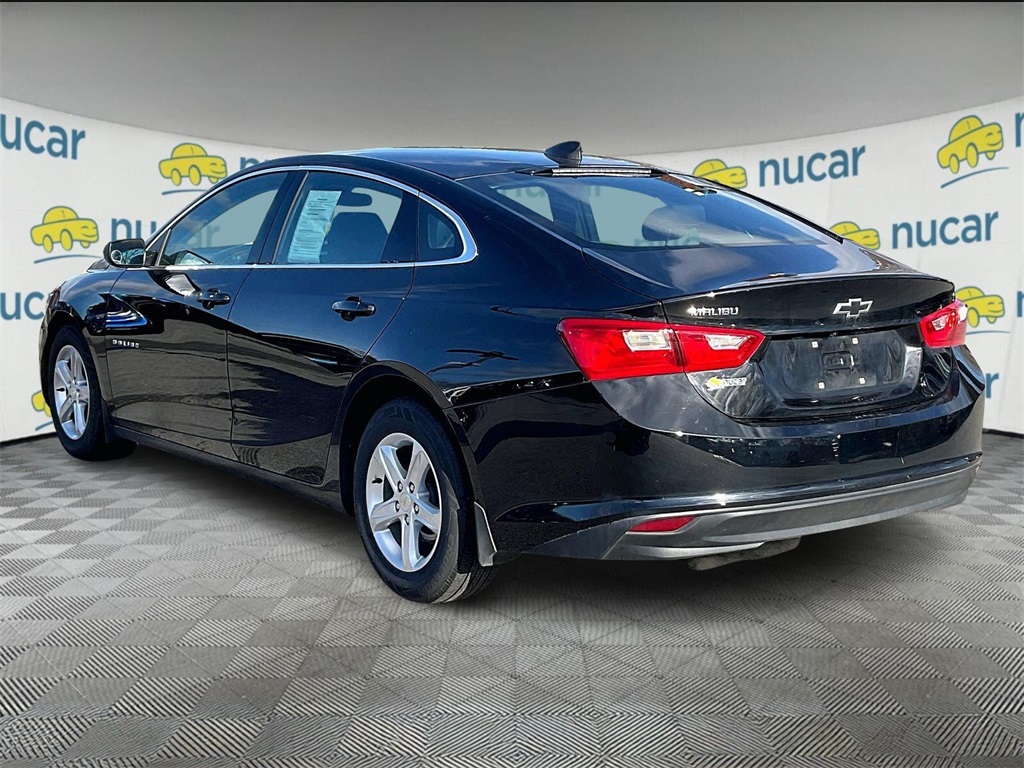 2022 Chevrolet Malibu LS photo 4