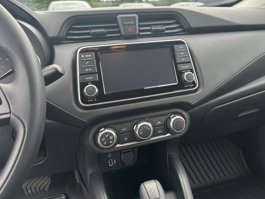 2025 Nissan Versa 1.6 S photo 17