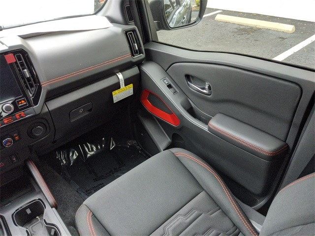 2025 Nissan Frontier PRO-X photo 12