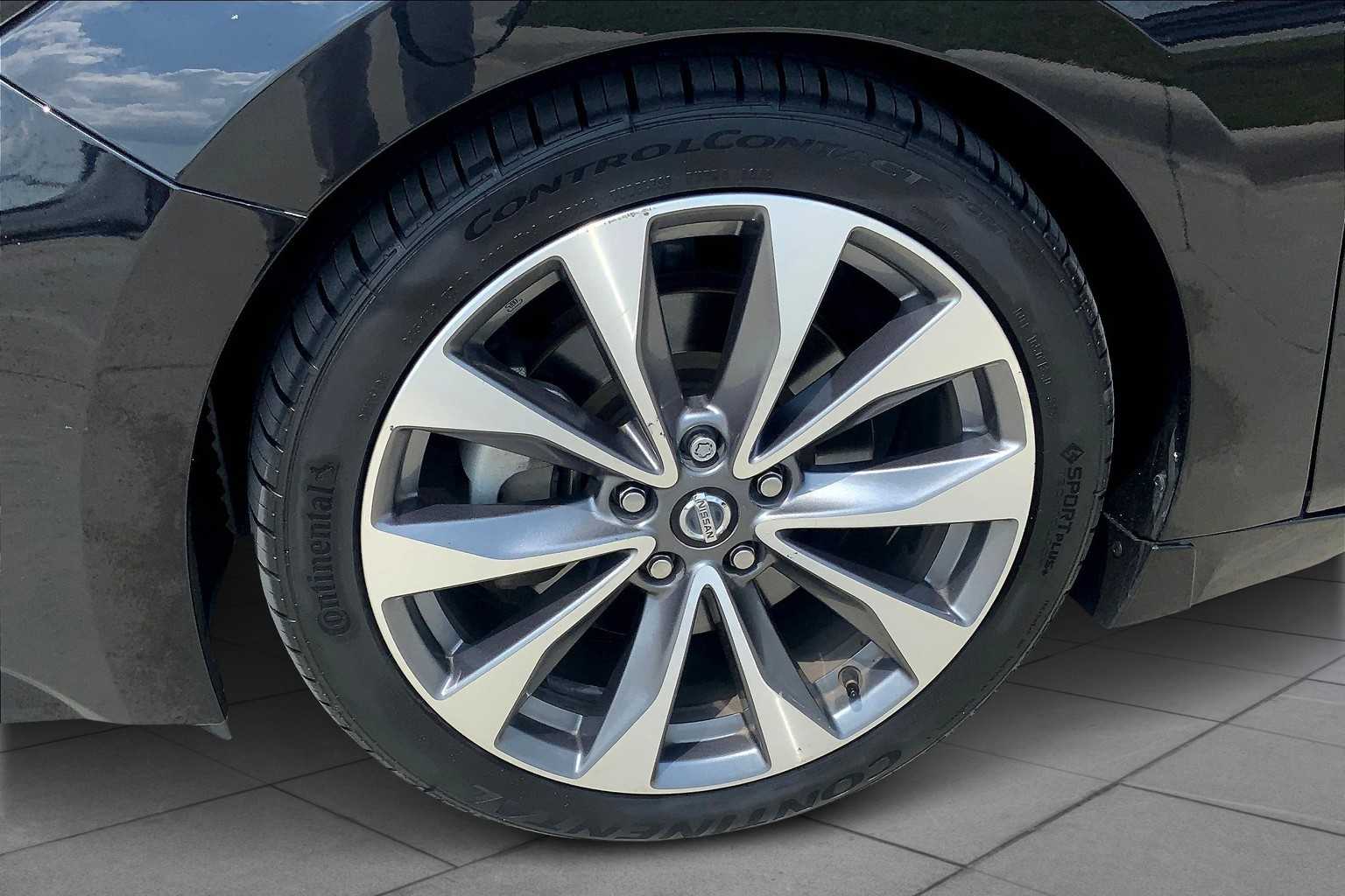 2020 Nissan Maxima Platinum photo 9