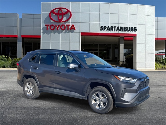 2024 Toyota RAV4 XLE's photo