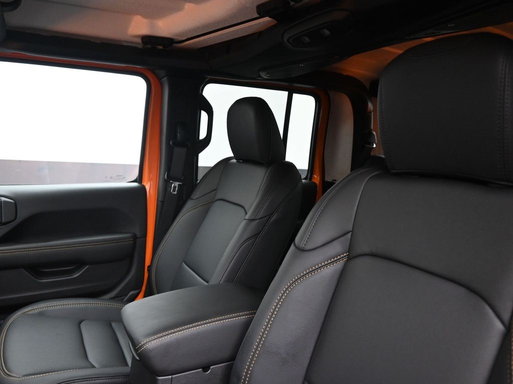 2025 Jeep Gladiator Sport photo 14