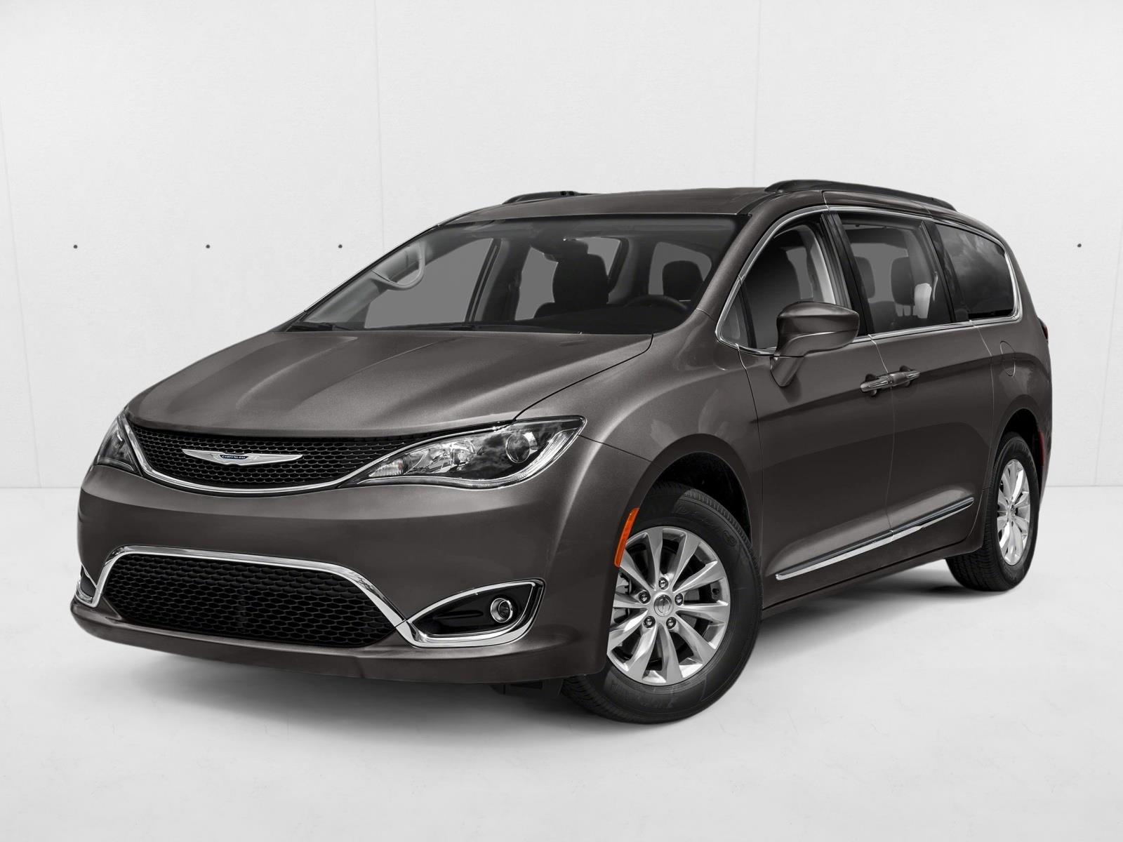 2020 Chrysler Pacifica Touring L's photo