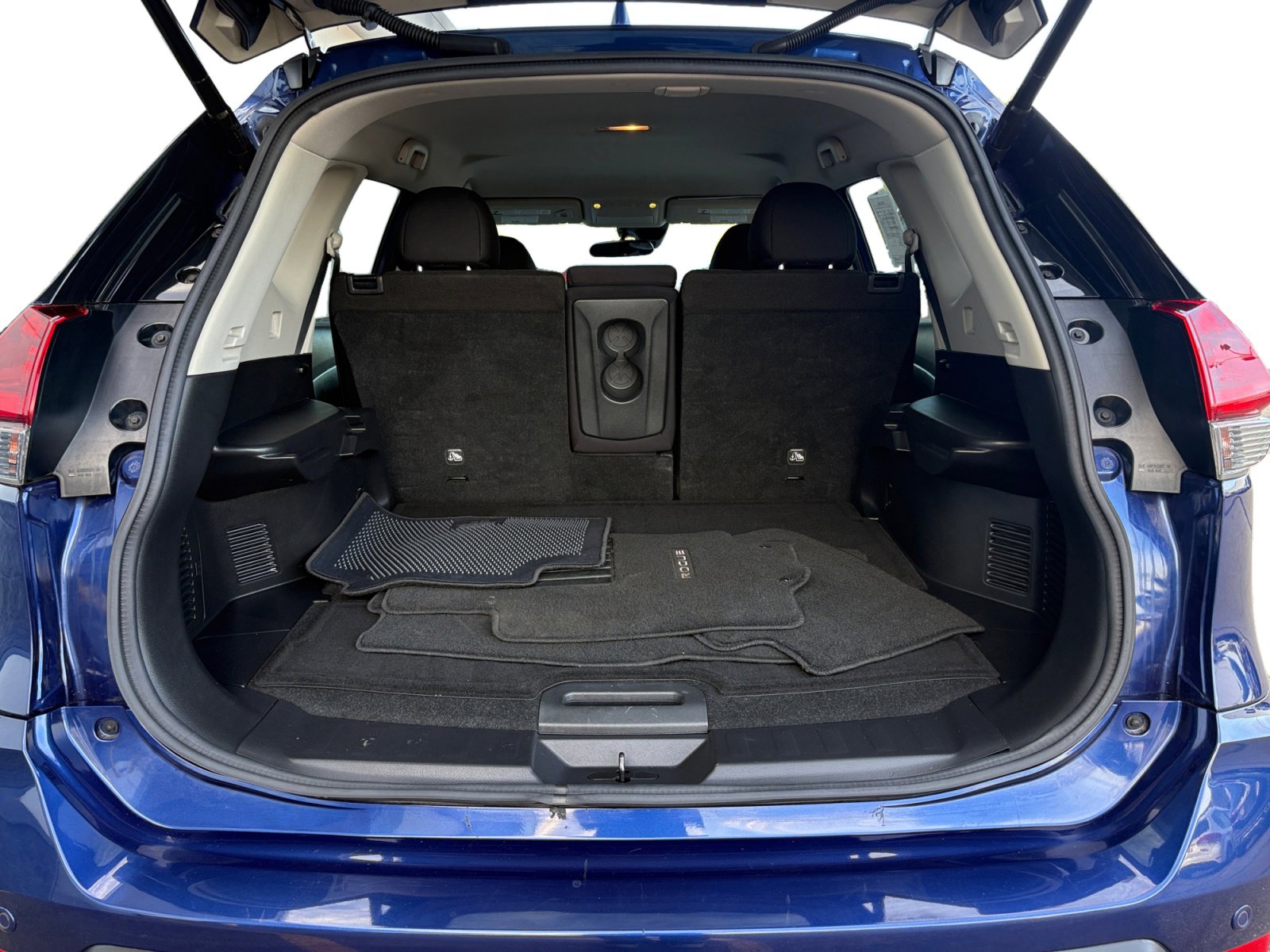 2020 Nissan Rogue SV photo 34