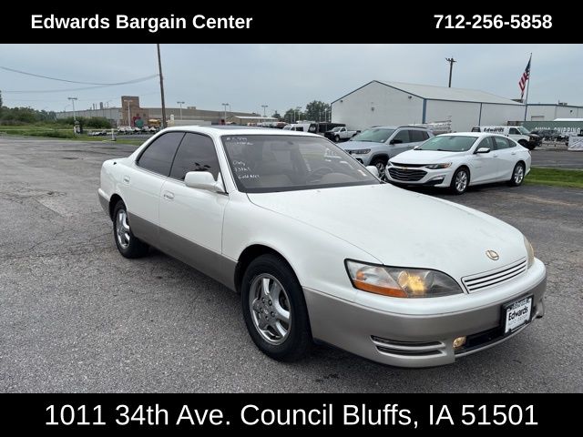 1996 Lexus ES 300 photo 2