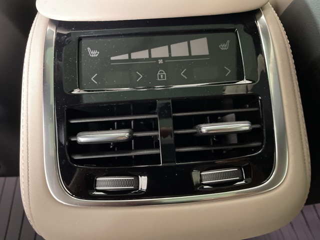 2025 Volvo XC90 Core photo 35