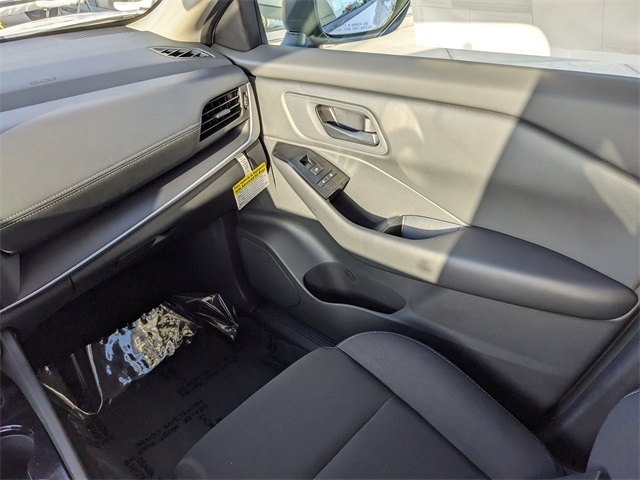 2025 Nissan Rogue S photo 11