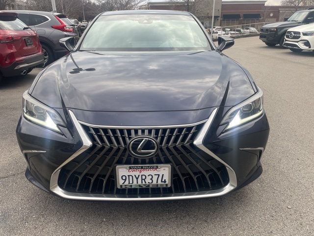 2023 Lexus ES 300h photo 2