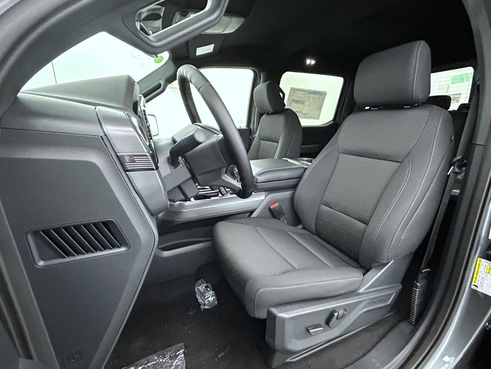 2025 Ford F-150 XLT photo 10